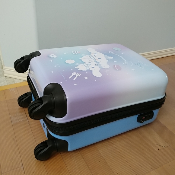Sanrio Cinnamoroll & Milk Winter Magic Luggage Bag - Picture 2 of 5